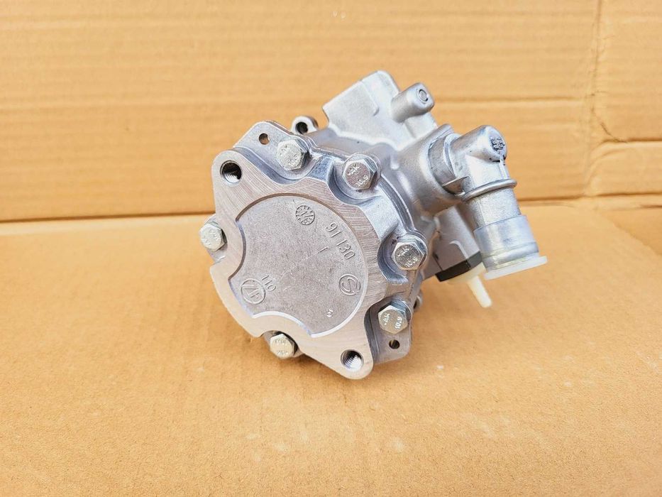 Pompa wspomagania  Audi A4 Quattro A6 Passat Santana Skoda  Nowa Oryg.