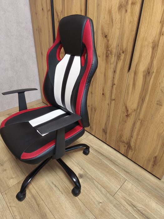 Комп'ютерне крісло