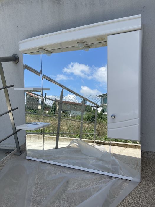 Mobilia para casa de banho, em muito bom estado