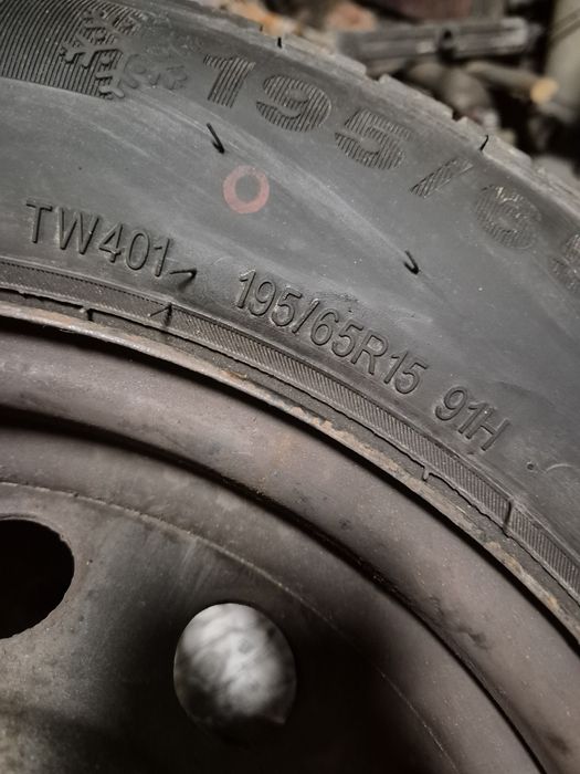 Opony zimowe toyota auris 15" 5x114,3 z felgami i kołpakami jak nowe