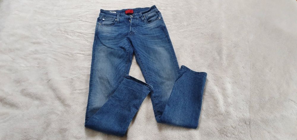 Spodnie jeansy Jack & Jones rozmiar 27 w atrakcyjne cenie!