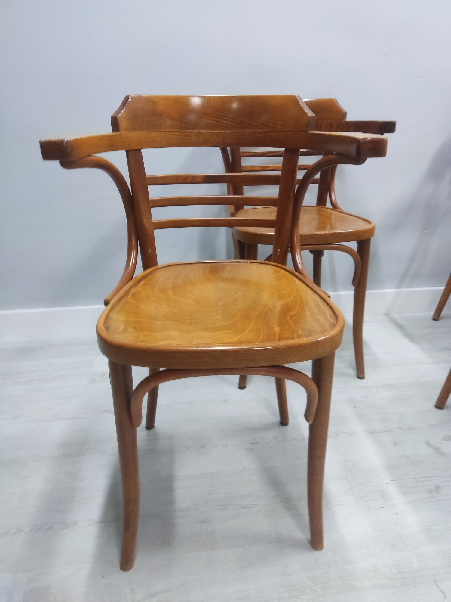 Krzesła Thonet Fameg Radomsko z podłokietnikiem 30szt.