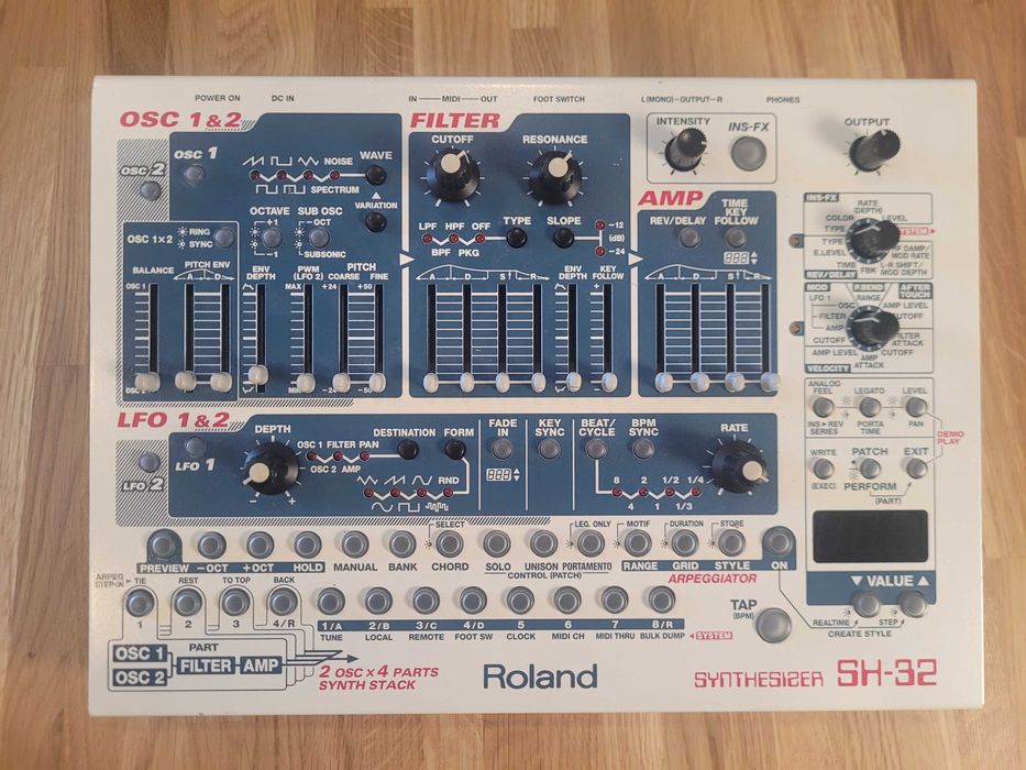 Syntezator Roland SH-32