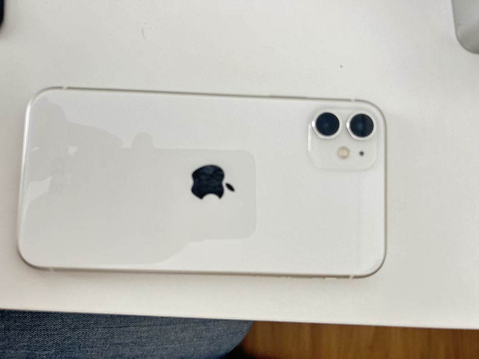 Iphone 11 branco 64 gb impecavel e todo original