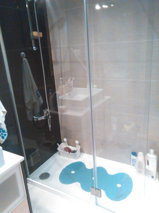 Painel de duche frontal fixo e perfil giratório de porta dobrável 180º