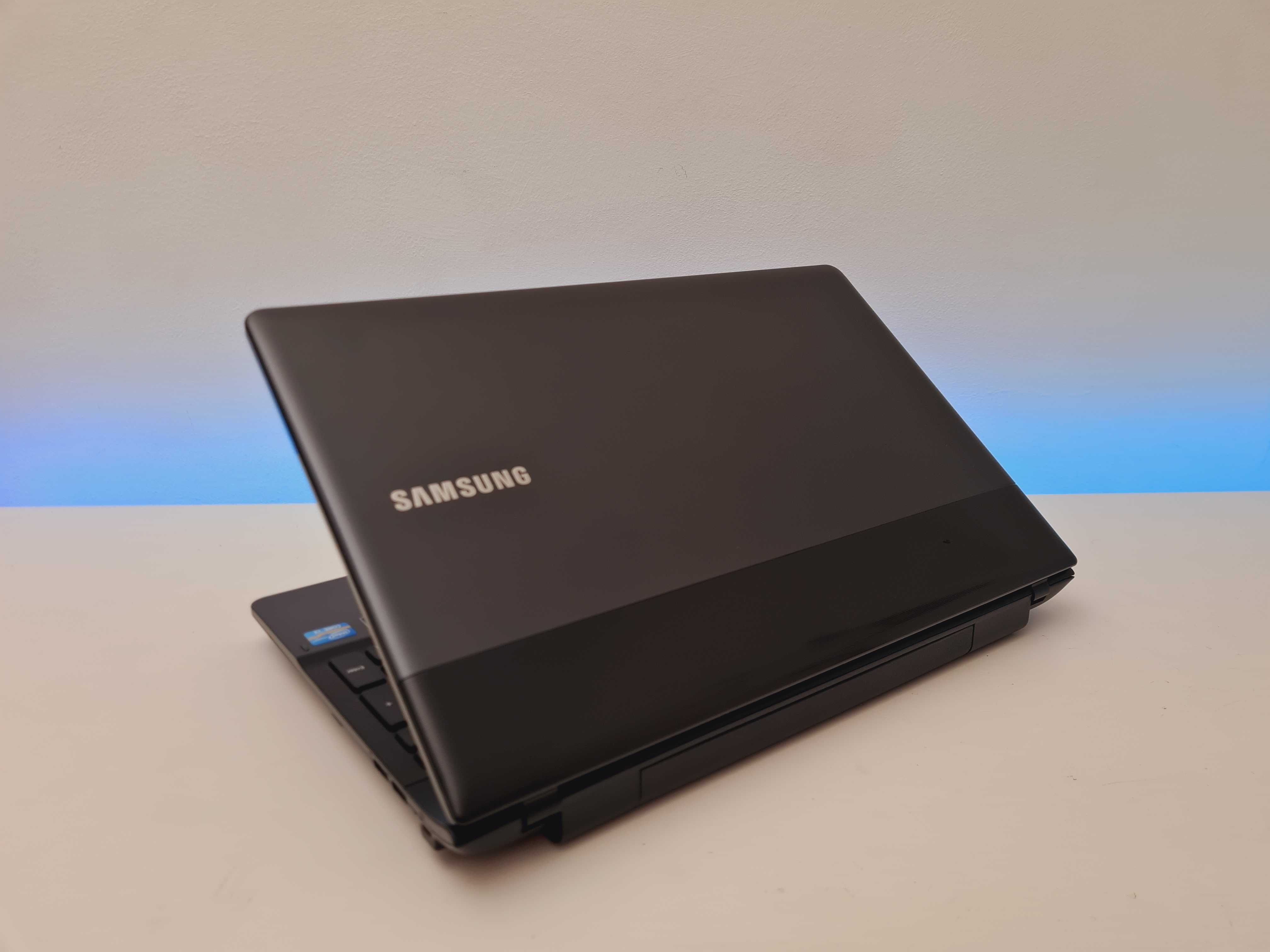 Multimedialny laptop Samsung 15,6, i3, 16gb/512ssd, bateria jak nowa $