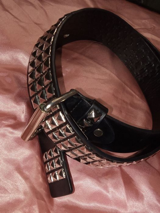 Ремінь з деталями y2k.