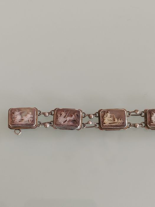 Lindo pulseira de prata antiga com camafeus.. Marca de prata no fecham