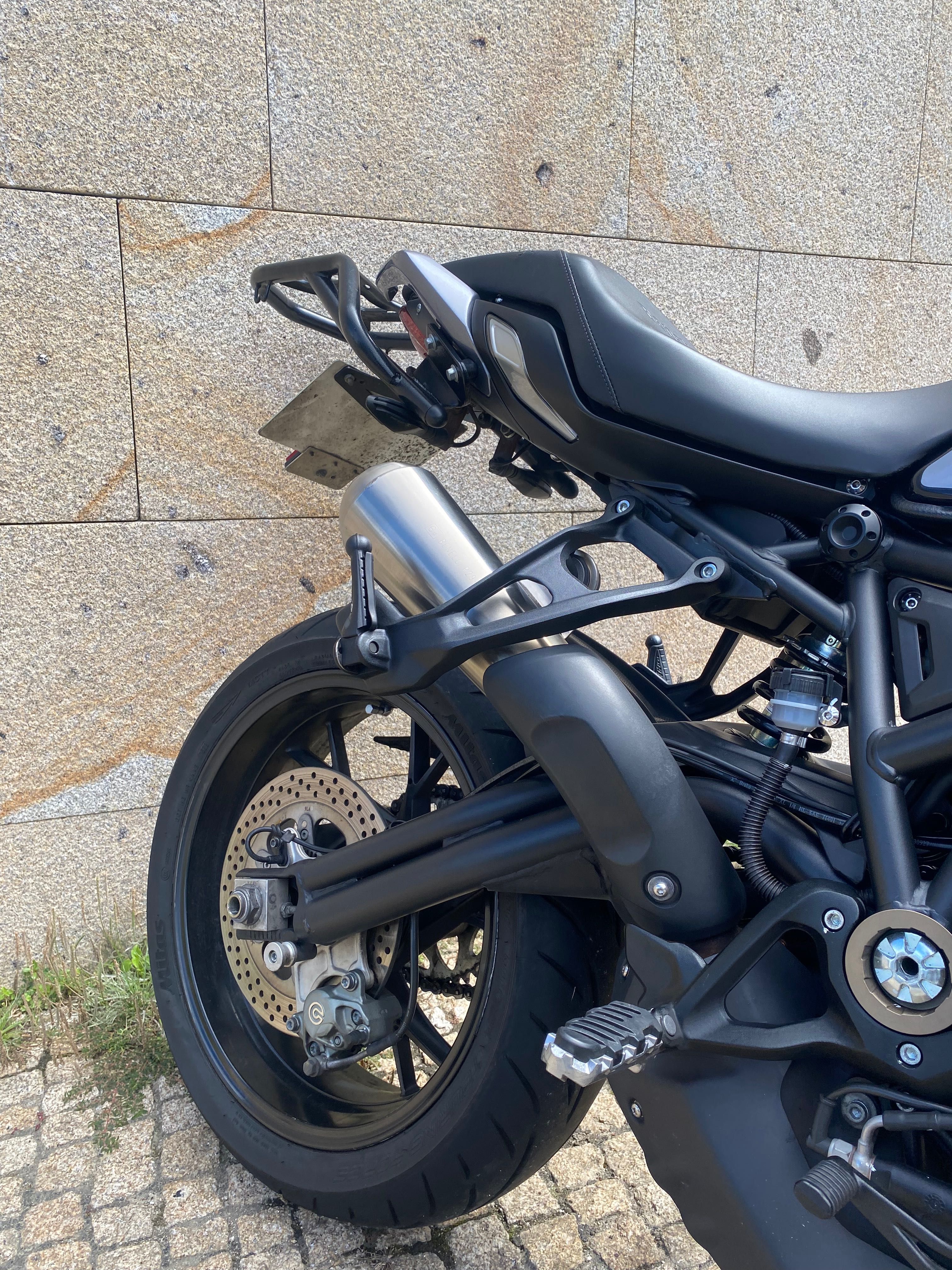 Benelli 752s naked