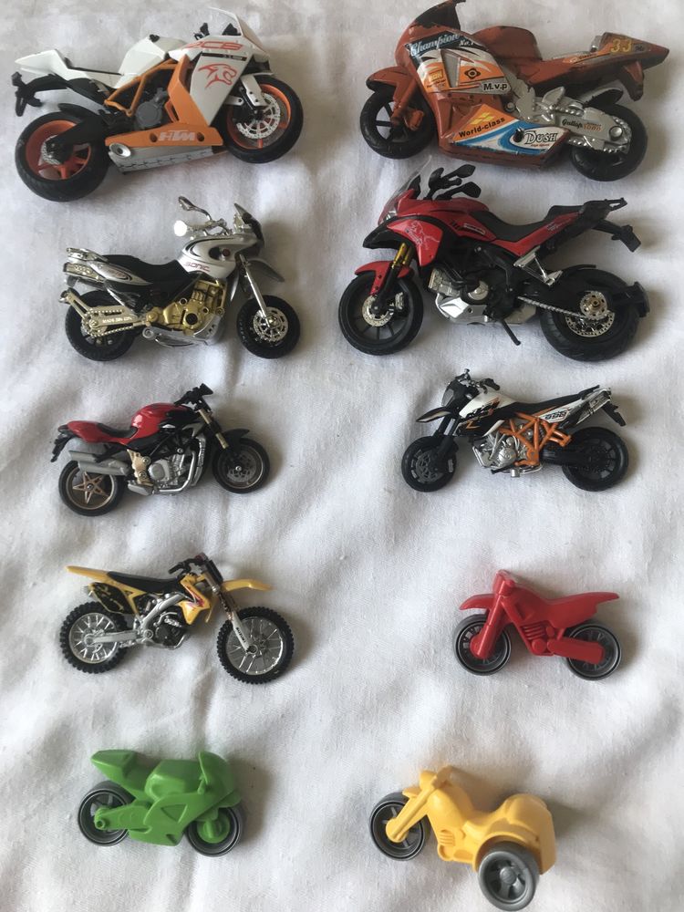 Іграшкові моделі мотоциклів б/в