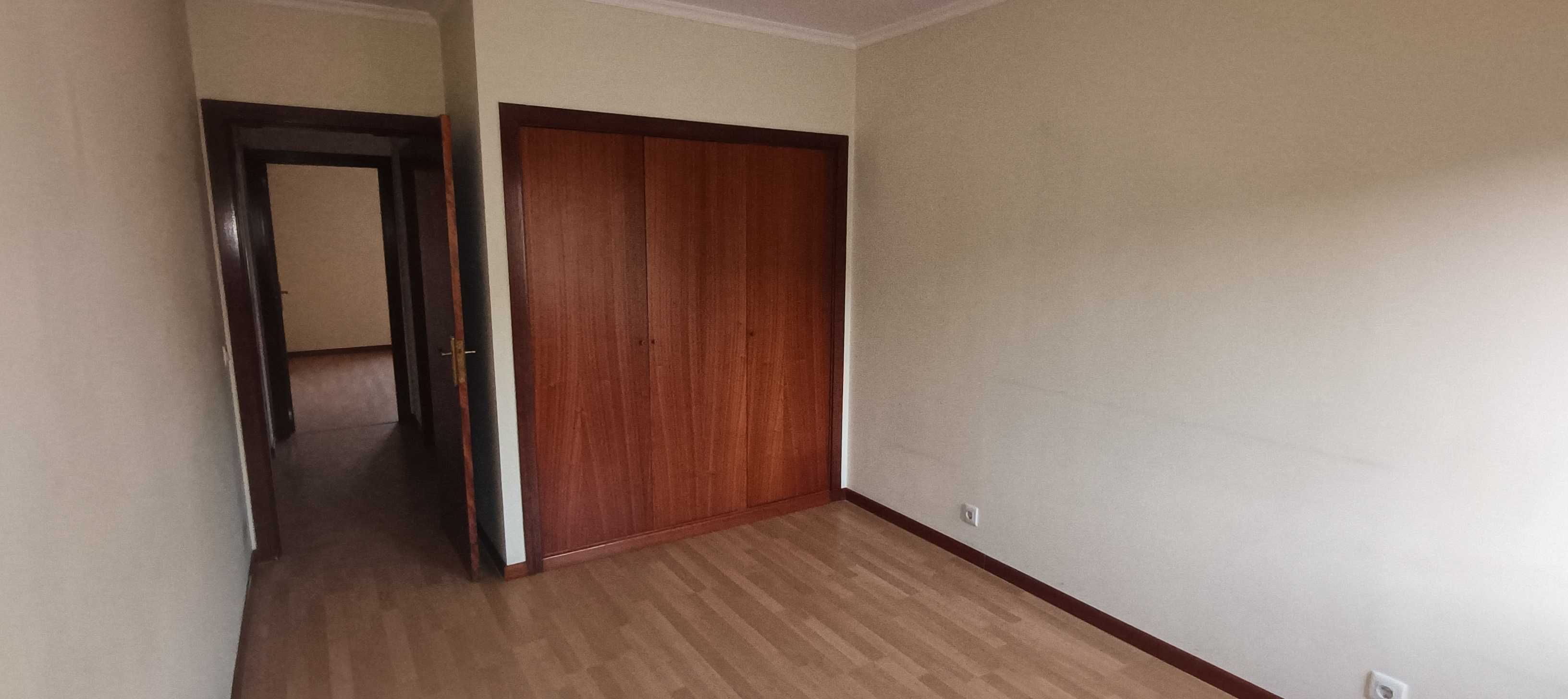 Arrendo T2 centro de Valongo com garagem