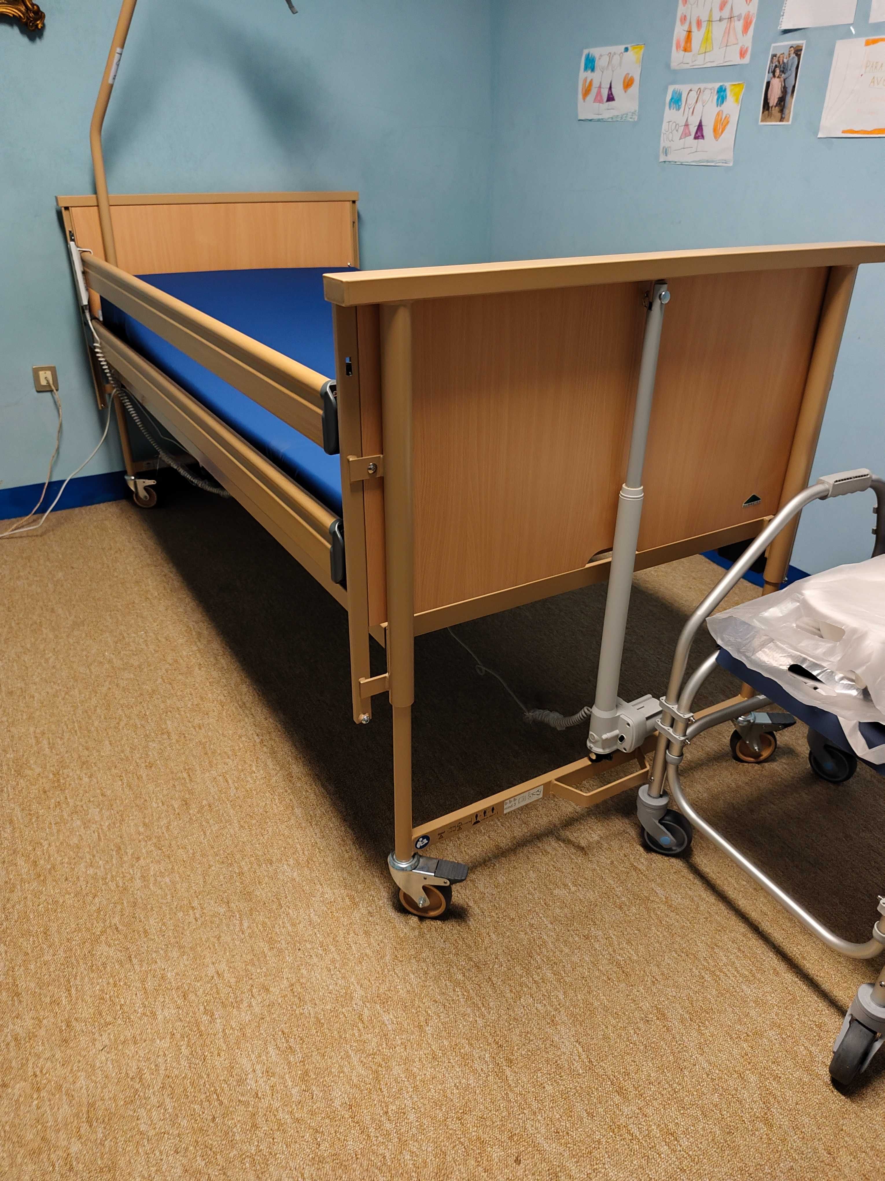 CAMA ELETRICA ARTICULADA + Colchão Premium + Mesa de Leito + Pendural