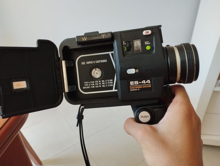 Câmara de filmar antiga em bom estado