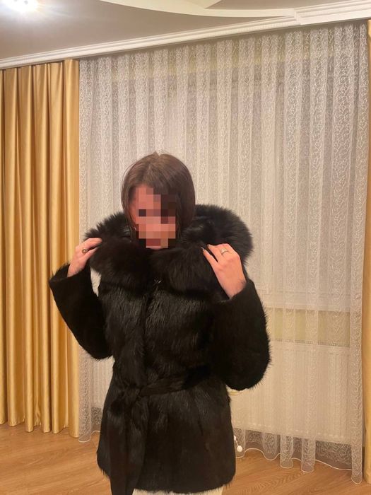 Натуральна Нутрієва напівшубка з капішоном, поясом.