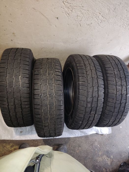 Michelin 215/65 R16C Agilis Alpin 109/107R (Франція)