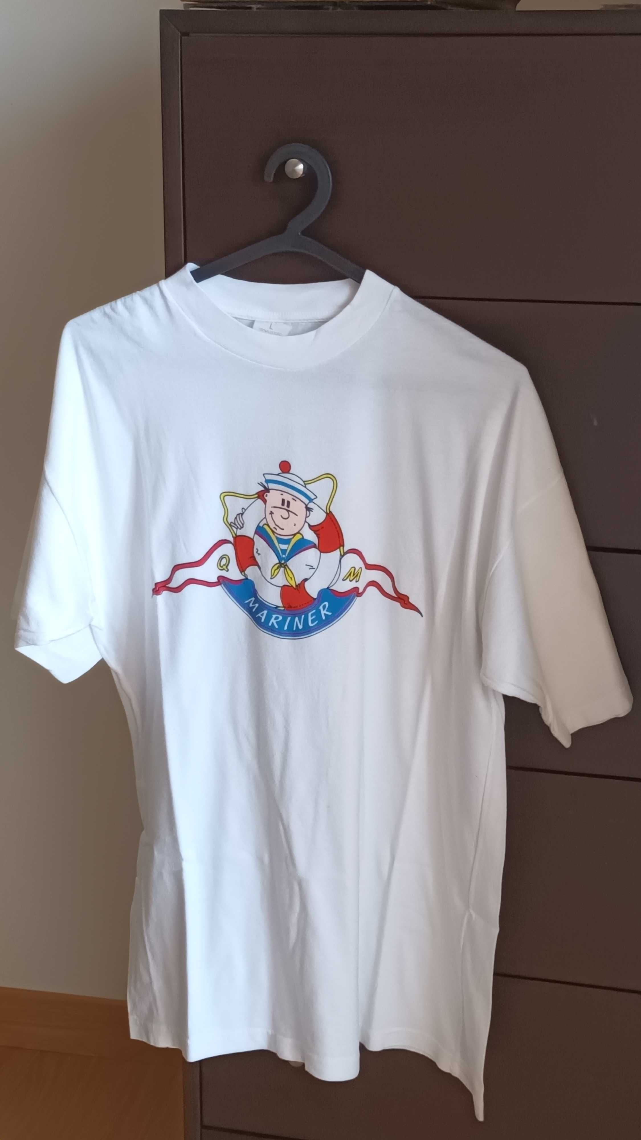 T-shirt branca da Quebramar