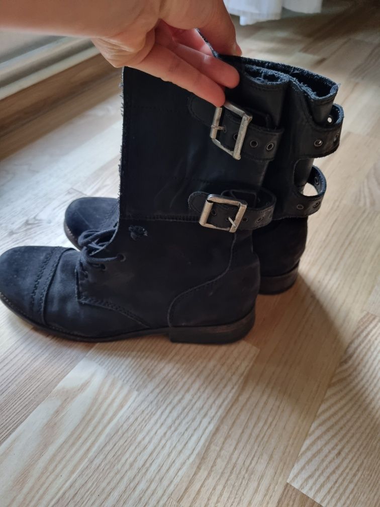 Czarne wysokie buty z klamrami 41