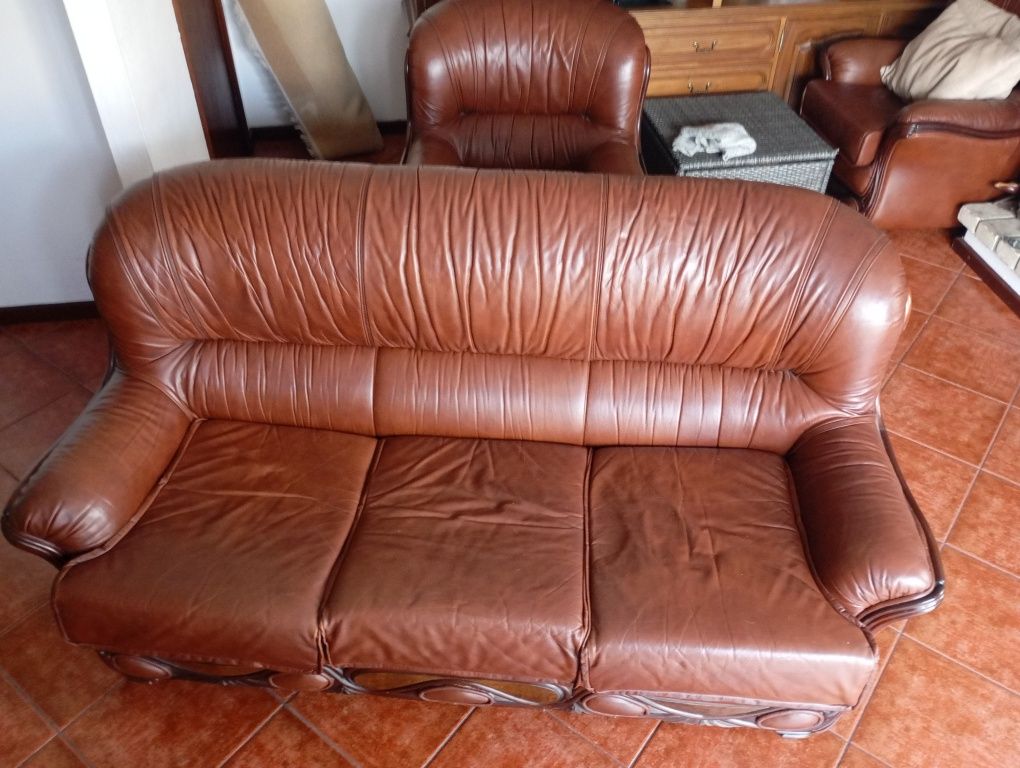 Conjunto de sofás em pele
