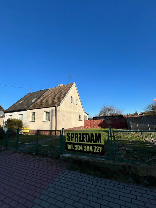 Urokliwy dom w zabudowie bliźniaczej z przestronną działką 905 m²