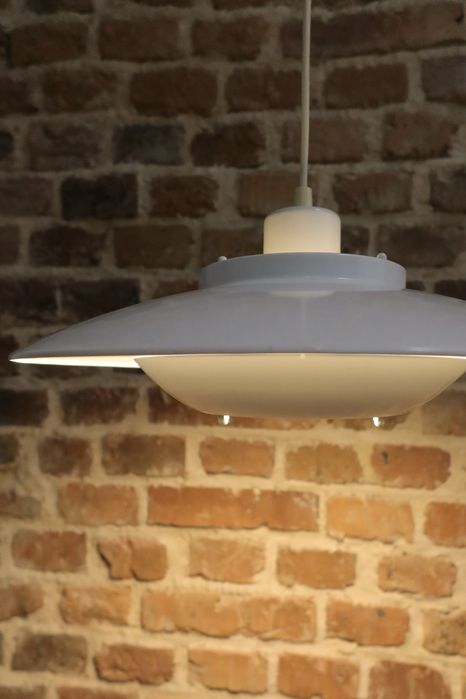 Biała Duńska lampa wisząca Aaen vintage space age