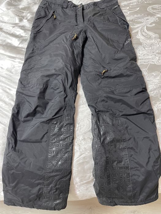 Горнолыжные штаны из коллекции Helly Hansen. Модель выполнена из водон