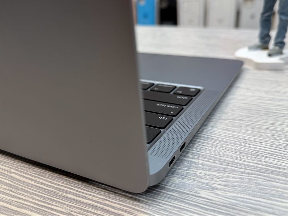 MacBook Air 13  M1 / RAM 8 / SSD 256 GB / Space Grey / 2020