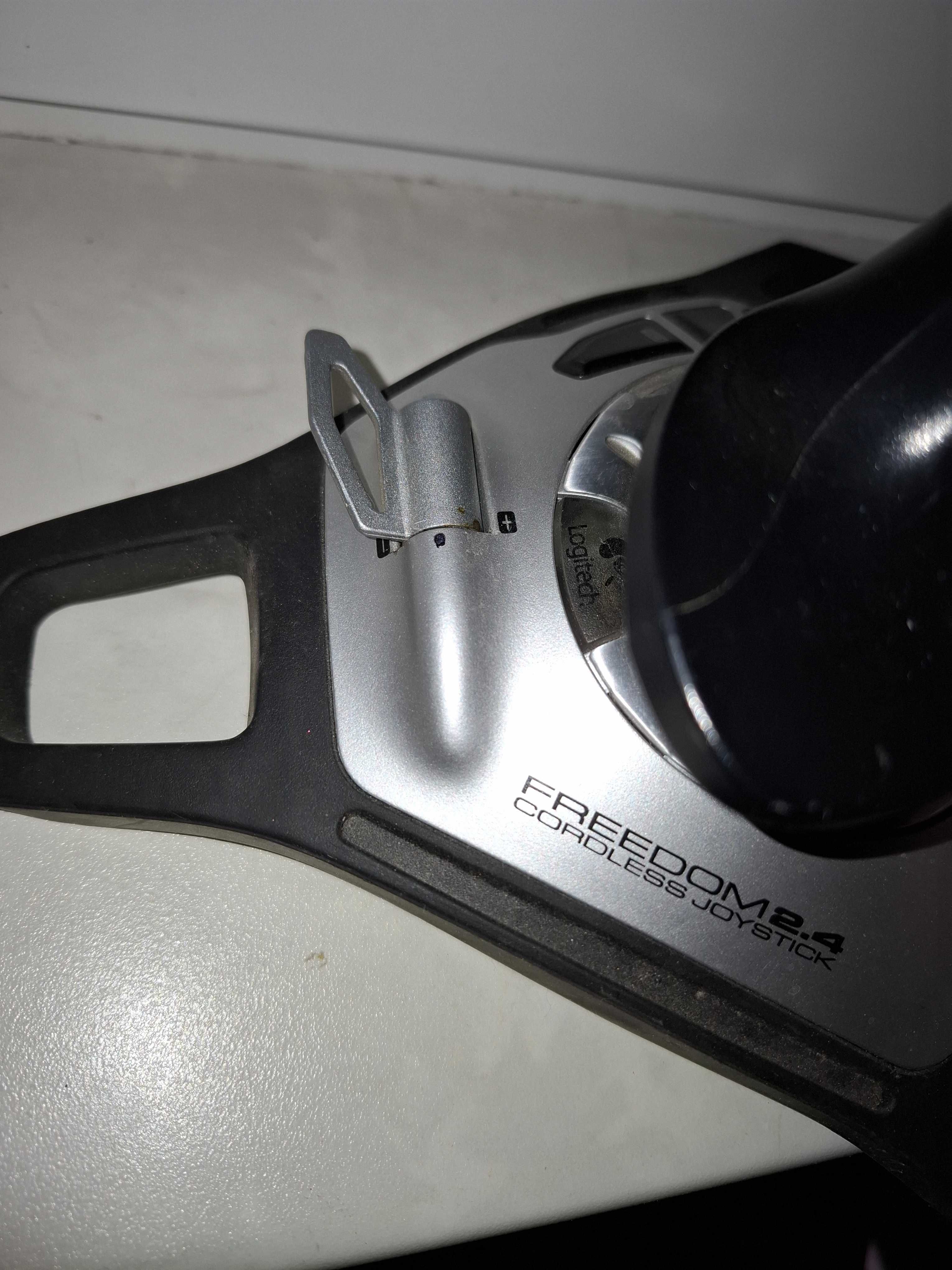 Logitech Freedom 2.4 GHz Cordless Joystick pad