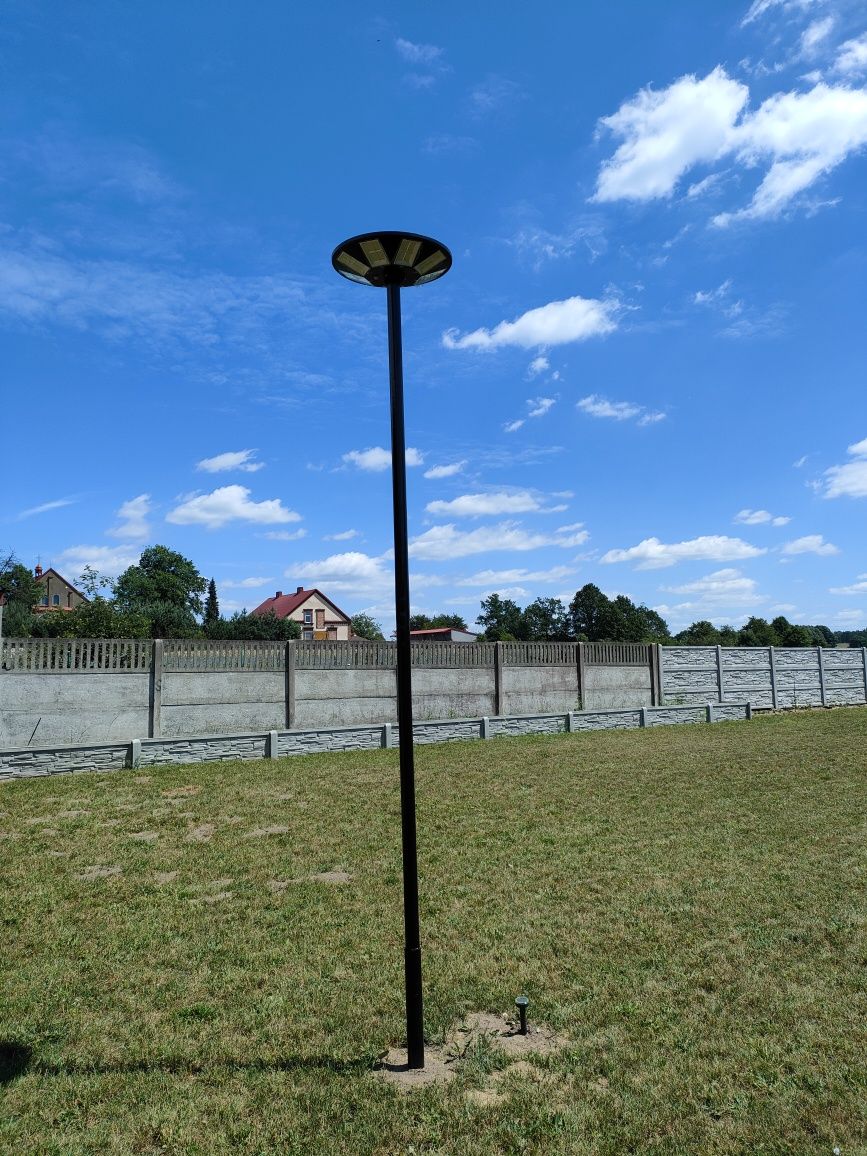 Słup oświetleniowy z lampą solarną 2000W