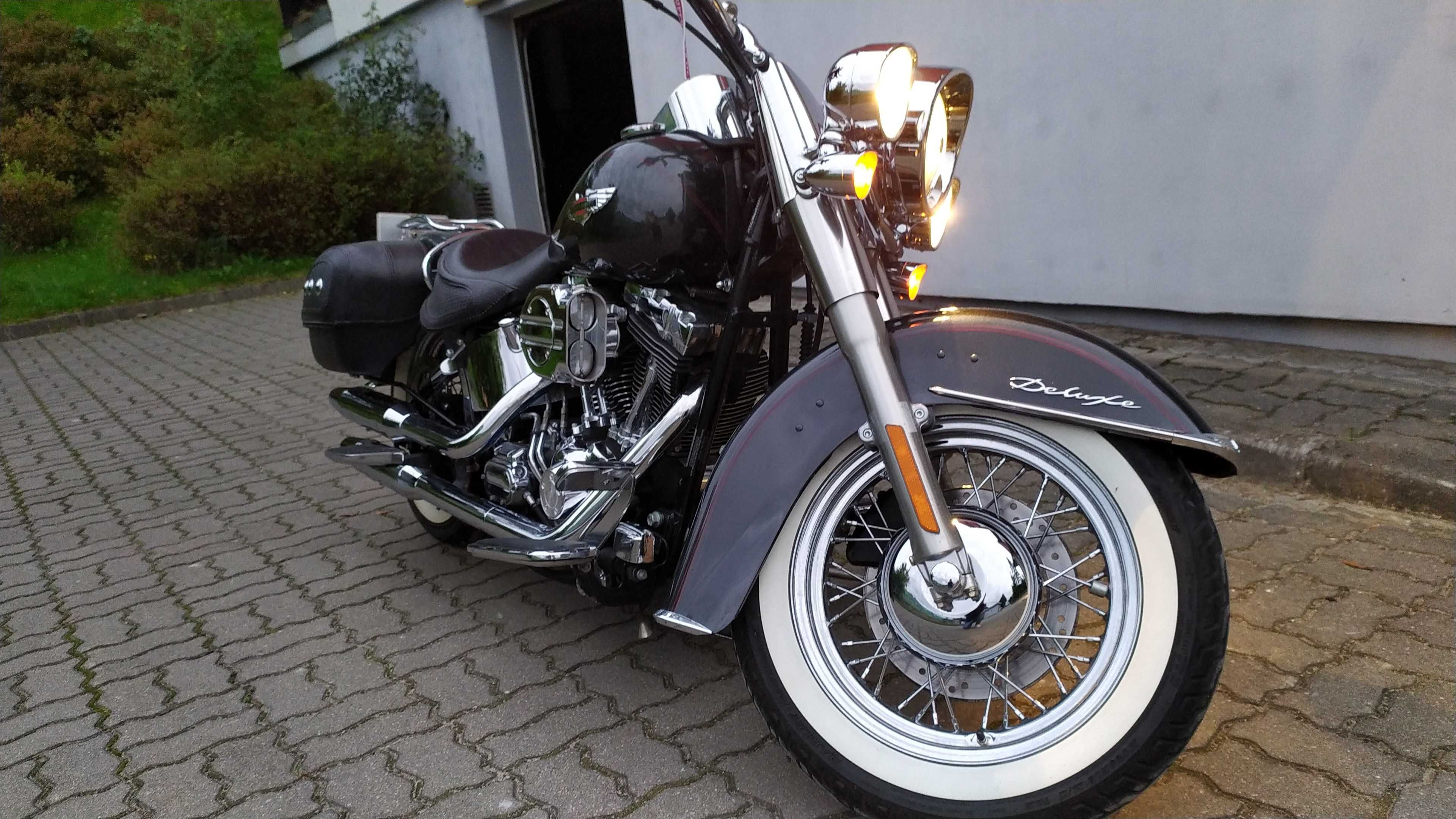 HD Softail Deluxe gaźnik, piękny i wyposażony