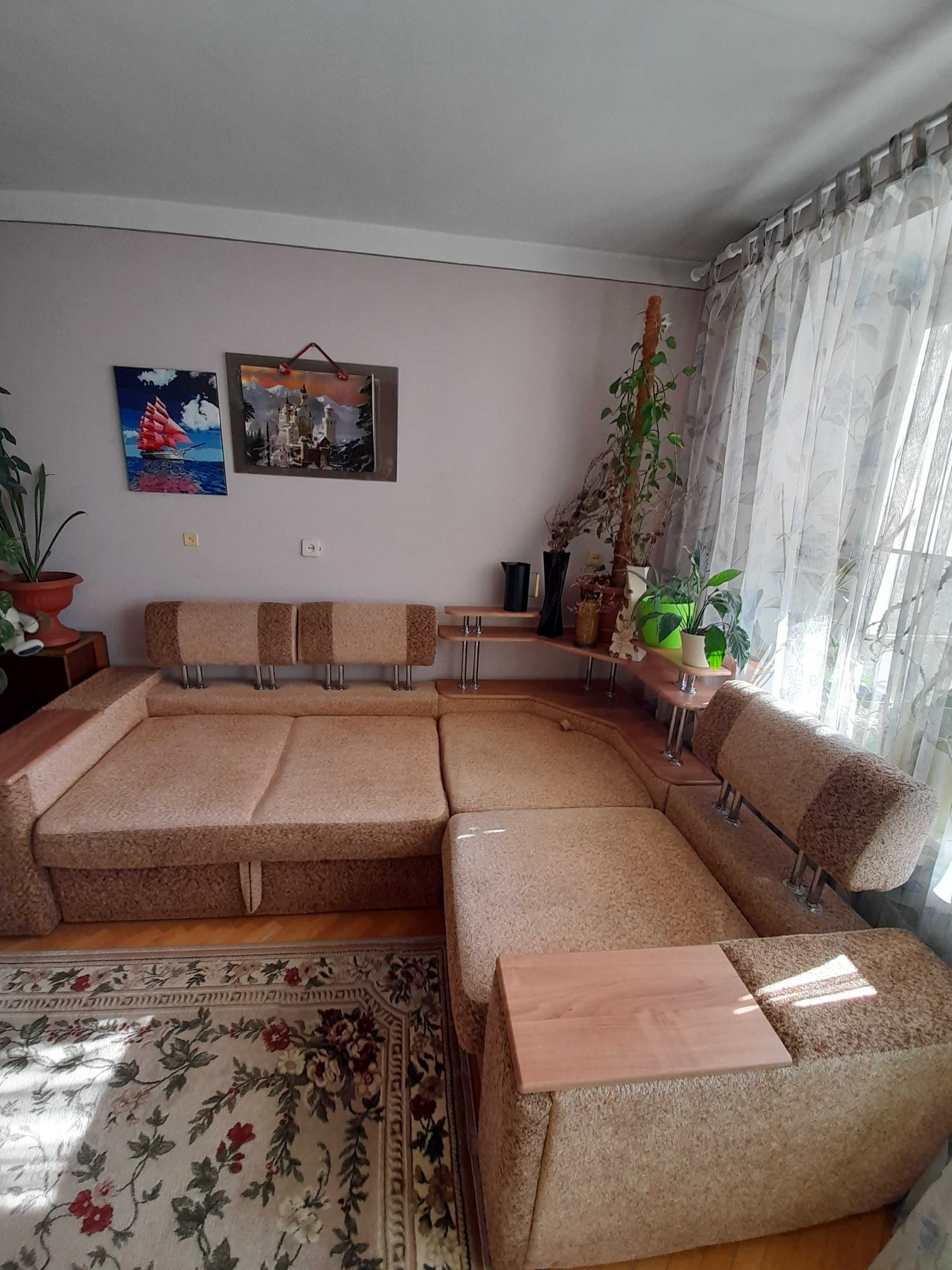 Продам б.у. розкладний кутовий диван