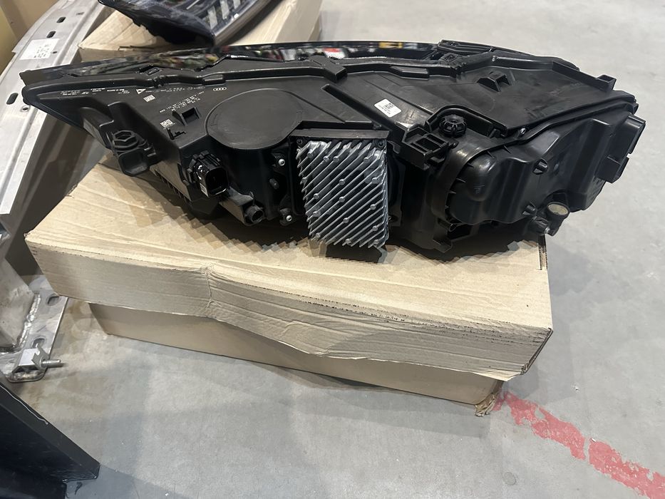 Фара фари комплектні Audi Q7 Full Led Matrix 2020+