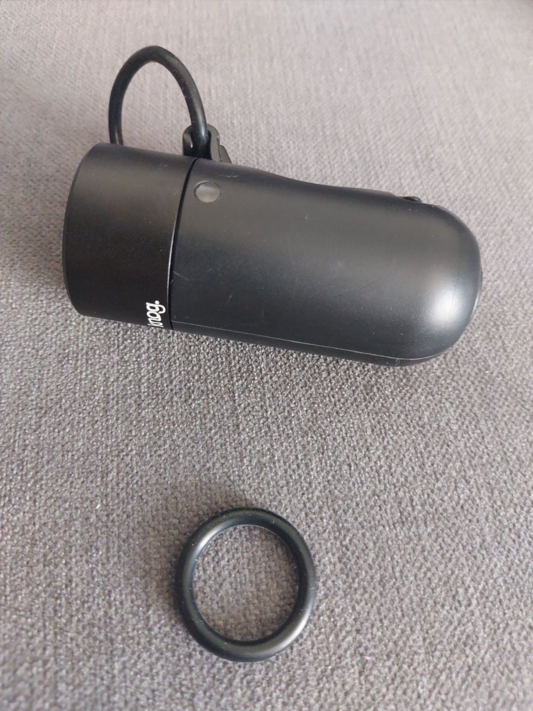 Lampka rowerowa Knog Plug przednie oświetlenie widoczność na drodze