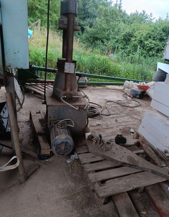 Sprzedam prasę hydrauliczną.