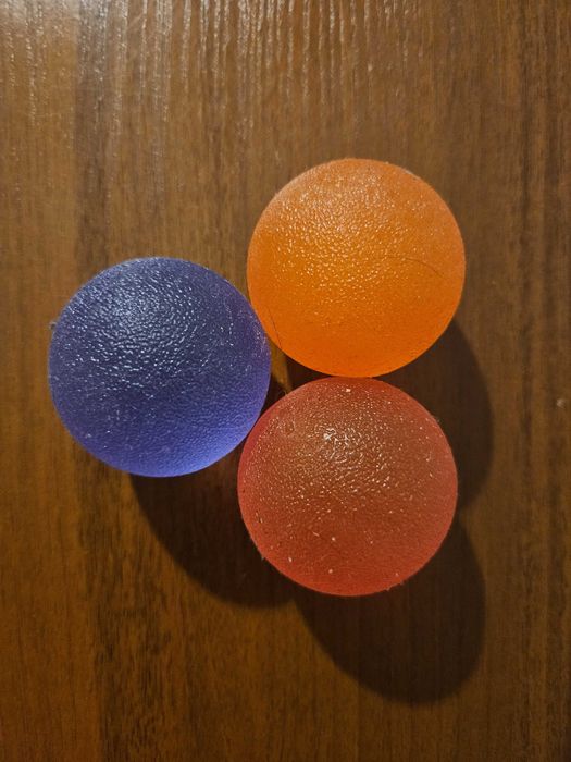 Komplet 3 piłki do rehabilitacji lub odstresowania