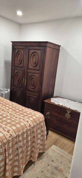 Alugo quarto de solteiro