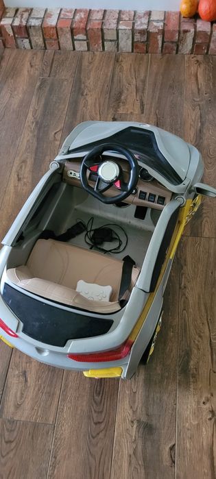 Samochód na akumulatory dla dzieci