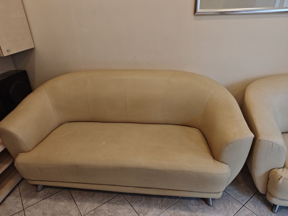 Beżowa sofa i fotel