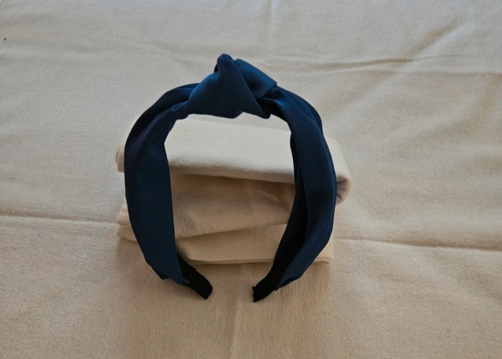 Piękna granatowa opaska