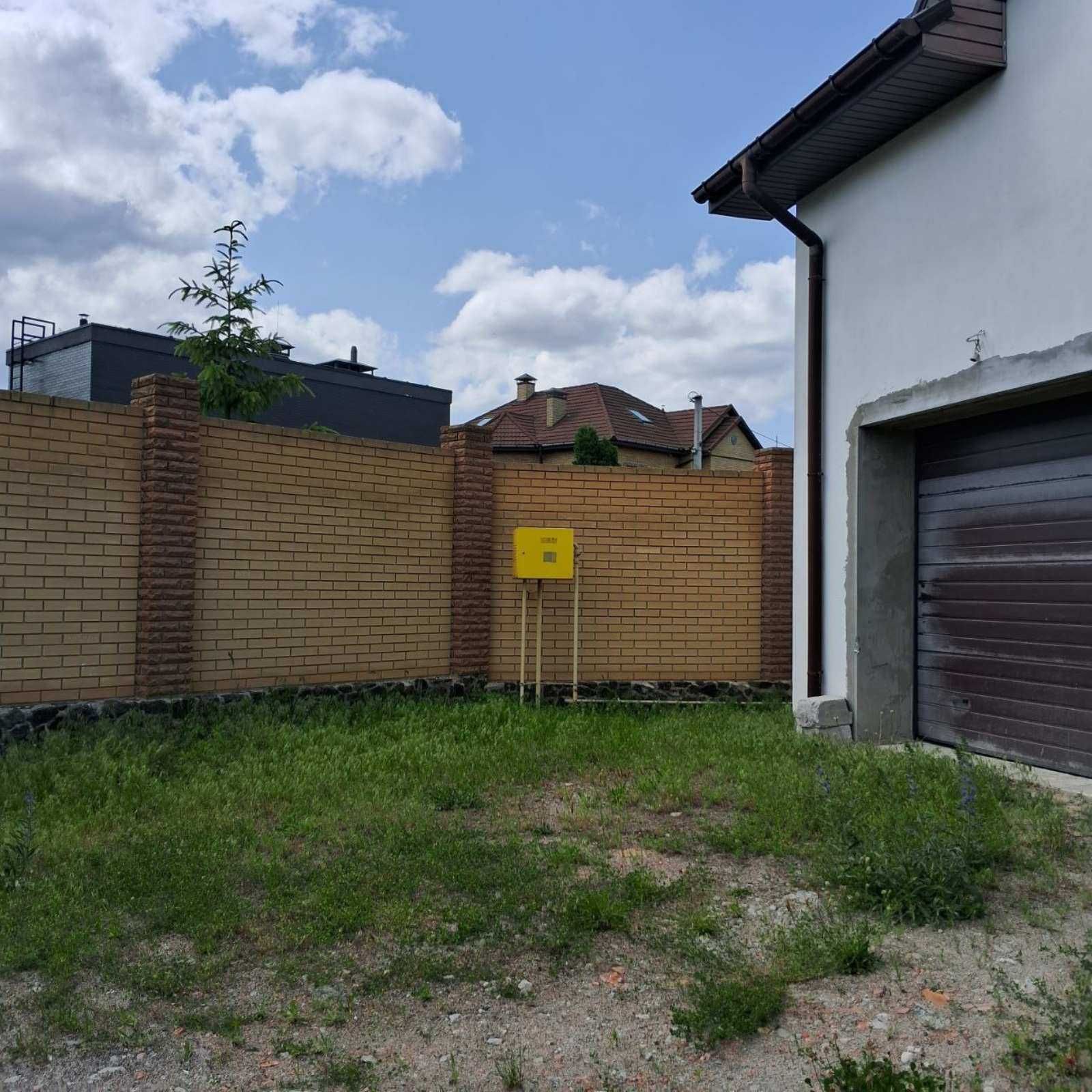 с. Гореничи продам усадьбу с двумя домами 240 м2 и 338 м2 ул. Проектна