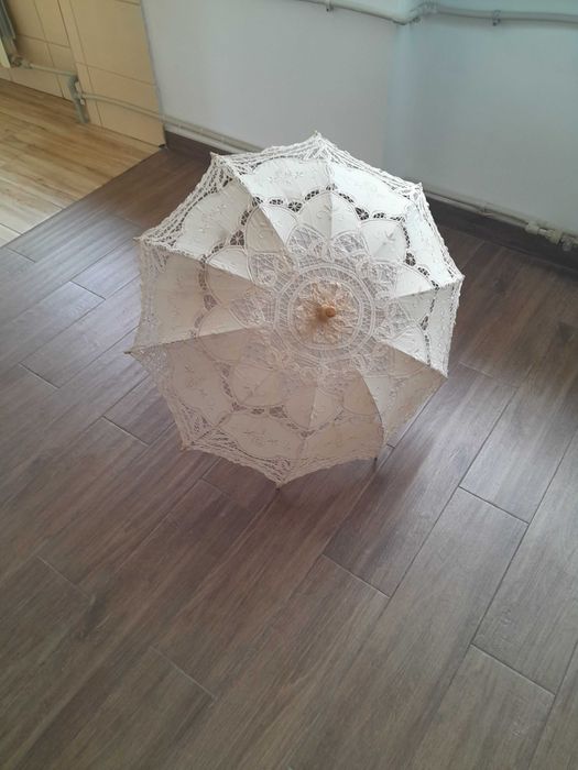 Parasolka koloru ecru przeciwsłoneczna