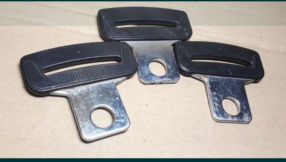 Заглушки для ремней безопасности.
Заглушки салонные.
Аксесуары к ремня