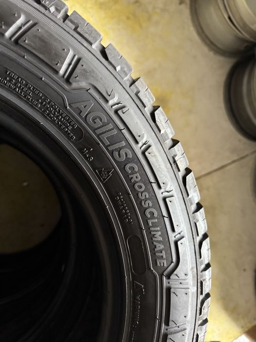 Шини Michelin 215/65/16C  Agilis CrossClimat