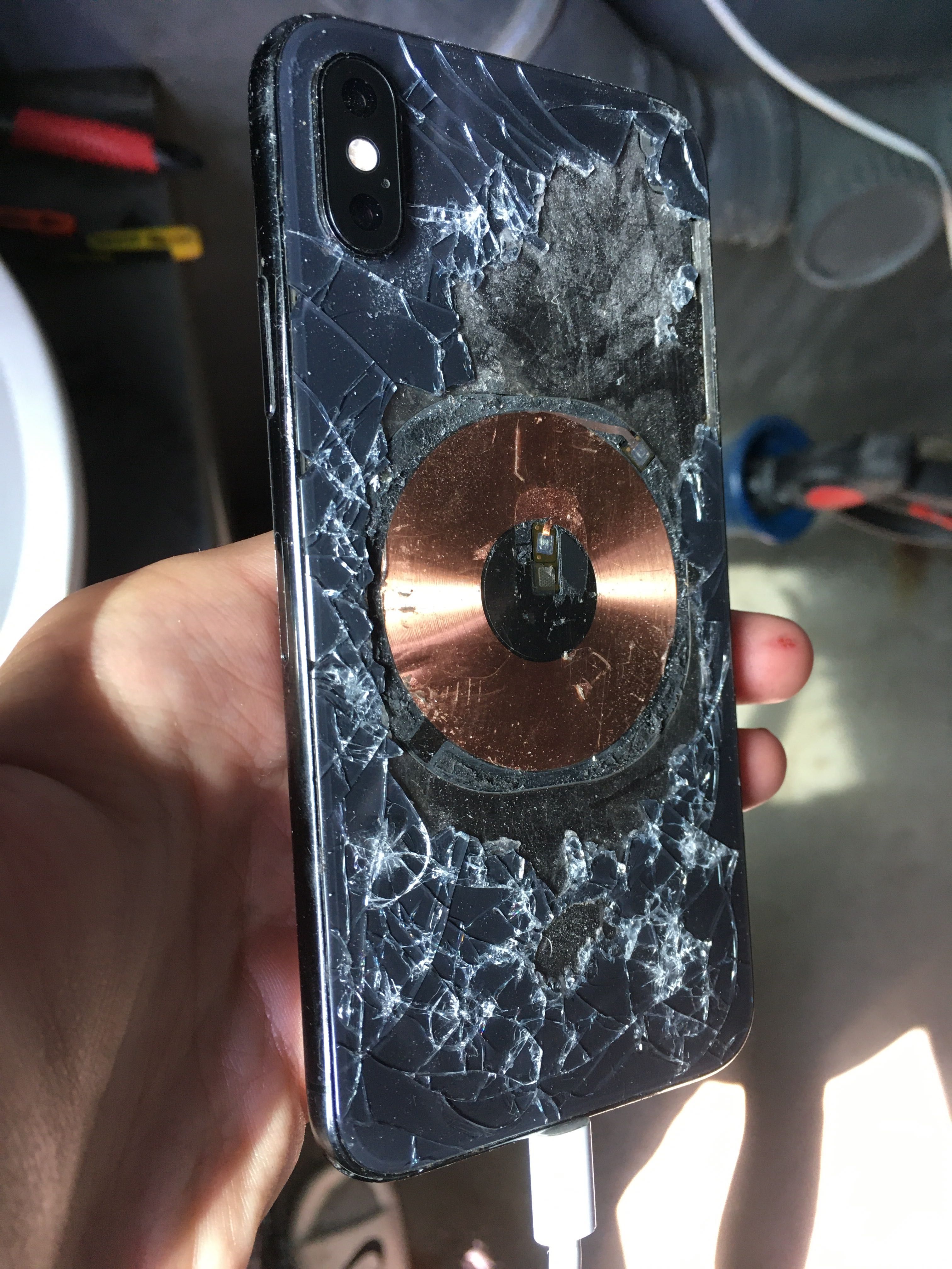 Продам IPhone XS 64GB