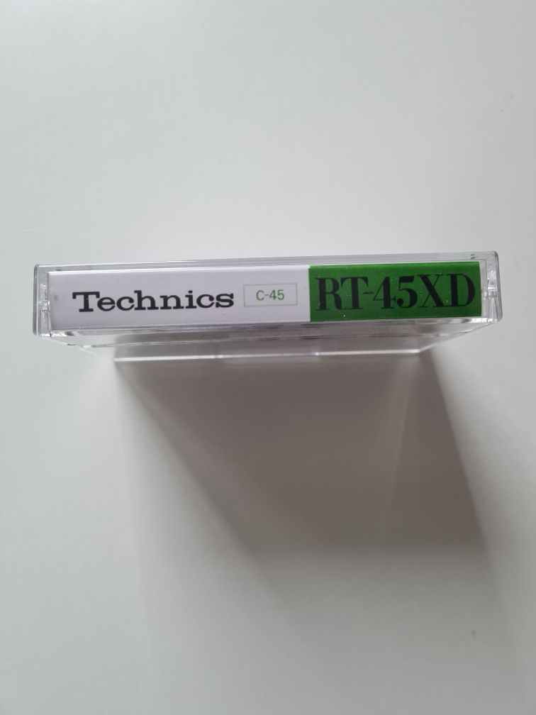 Kaseta magnetofonowa z ozdobnymi szpulkami Technics