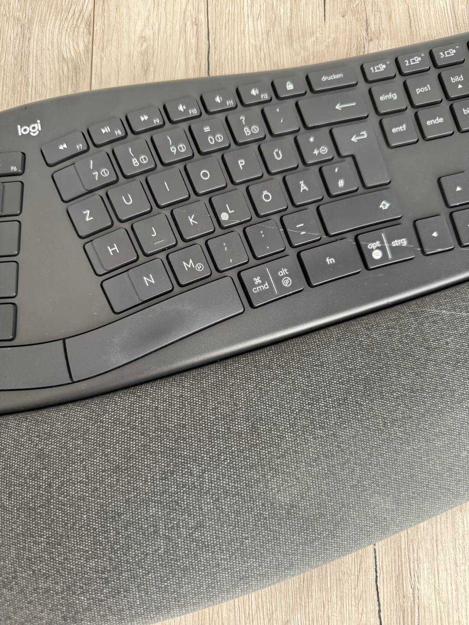 Ергономічна клавіатура Logitech Ergo K860