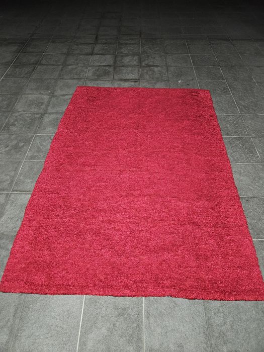 Tapete vermelho escuro (Gato Preto)