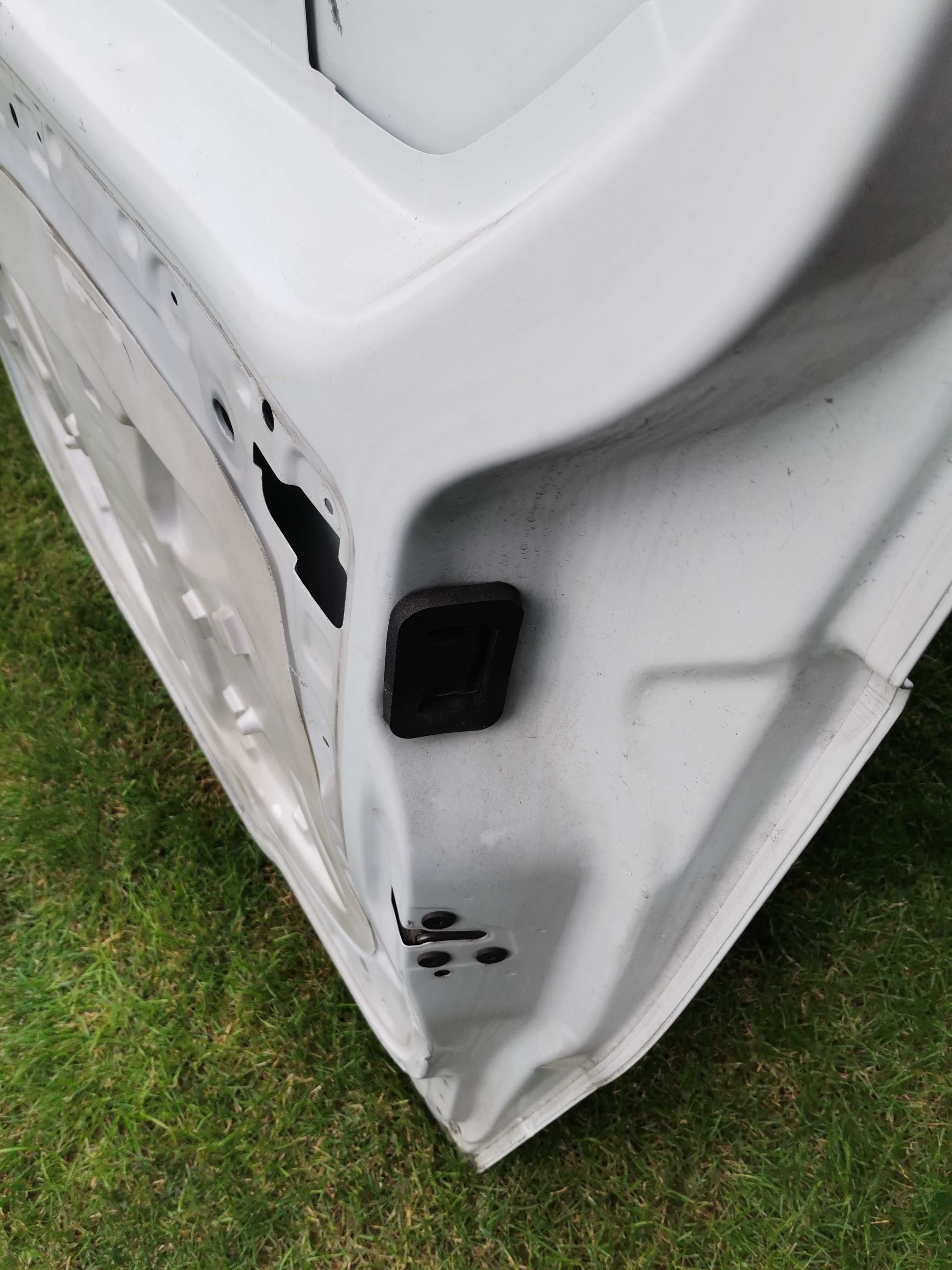Drzwi przesuwne boczne bok prawe.   
  Renault Trafic 3 2015.