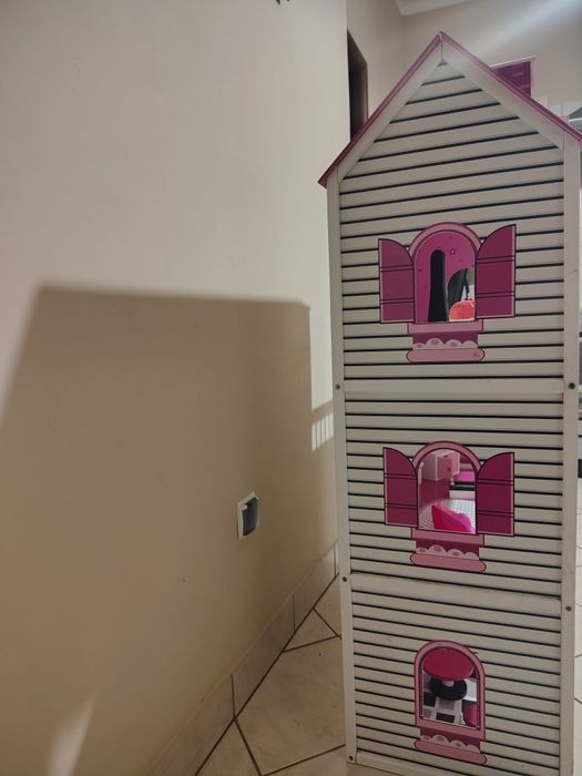 Domek dla lalek z windą.