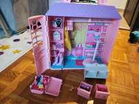 Szafa dla lalek z akcesoriami i lalkami lalki typu barbie