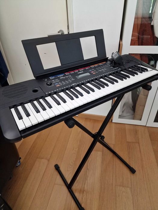 Piano Yamaha PSR E263 + Suporte